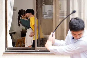 ông bố bị nhỏ bạn thân của con gái quyến rũ