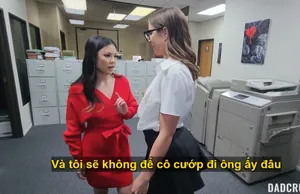 Má dẫn con gái đi mát-xa trị liệu bị anh kỷ thuật viên móc trúng điểm g