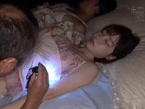 Con gái riêng của vợ yêu là một yêu nữ nứng khiến bố dượng không chịu được