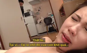 Anh trai thường xuyên đi làm về khuya, thằng em ở nhà gạ đụ bạn gái của anh trai cô đơn