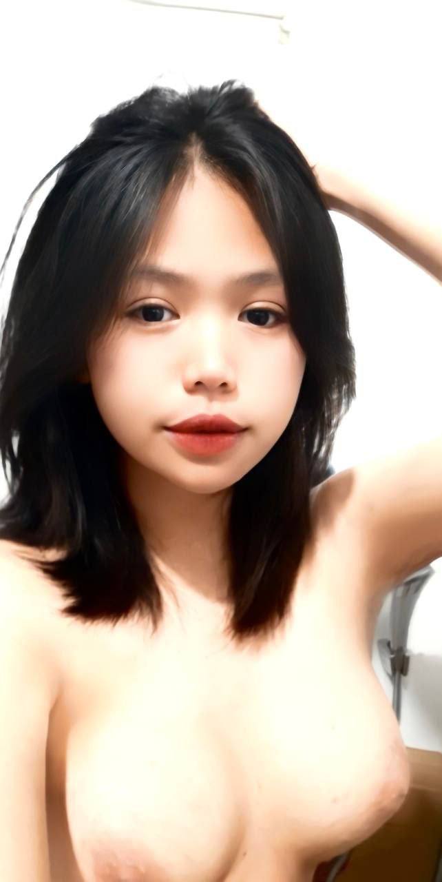 AUKG-575 Bạn thân đồng tính nữ ~Yu và Hitomi thì thầm vào tai tôi rằng tôi yêu bạn~