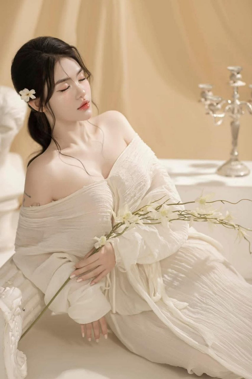 Nhìn người tình bị thôi miên rồi phang với người khác